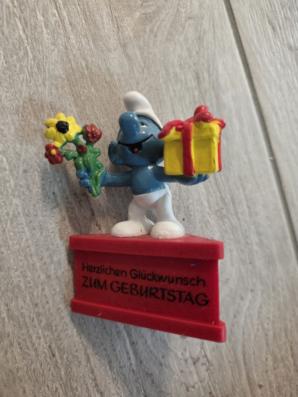 Statuette: Schleich Schlumpf Geburtstag Blumen Geschenk 1980 – Usato da Dorf venduto da Echo_Elements 1