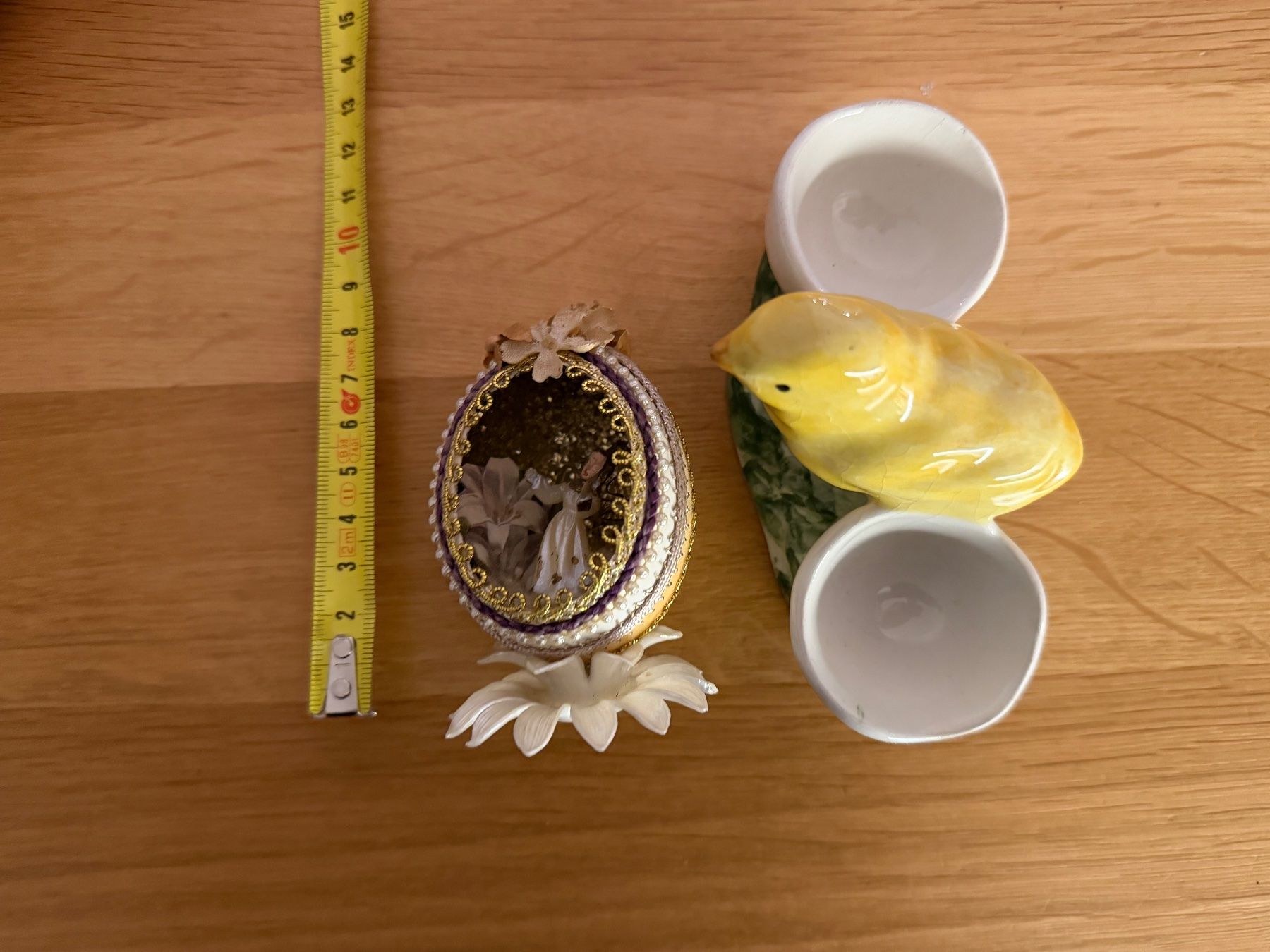 Tutte le decorazioni: 2 Vintage Osterdeko Küken Eierhalter & dekoratives Ei – Usato da Basel venduto da Rouge. 2