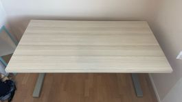 Schreibtisch