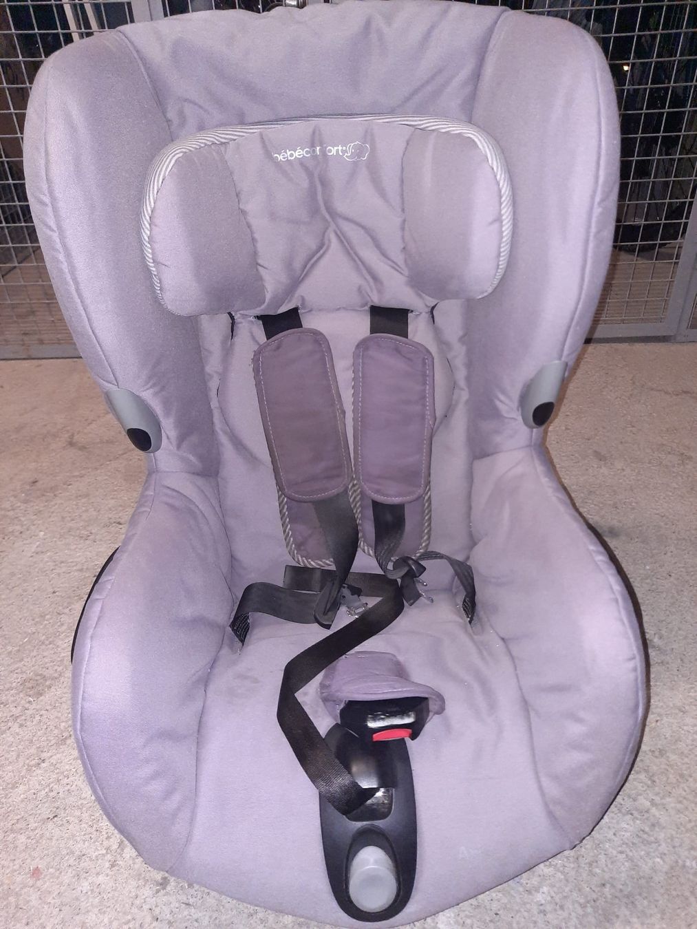 Seggiolini per auto: Siège auto Bébé Confort Isofix – Usato da Le Lignon venduto da Indians88 1