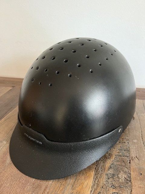 Decathlon Helme: Reithelm für Mädchen Gr. 52-55cm – Gebraucht aus Steffisburg von narino26