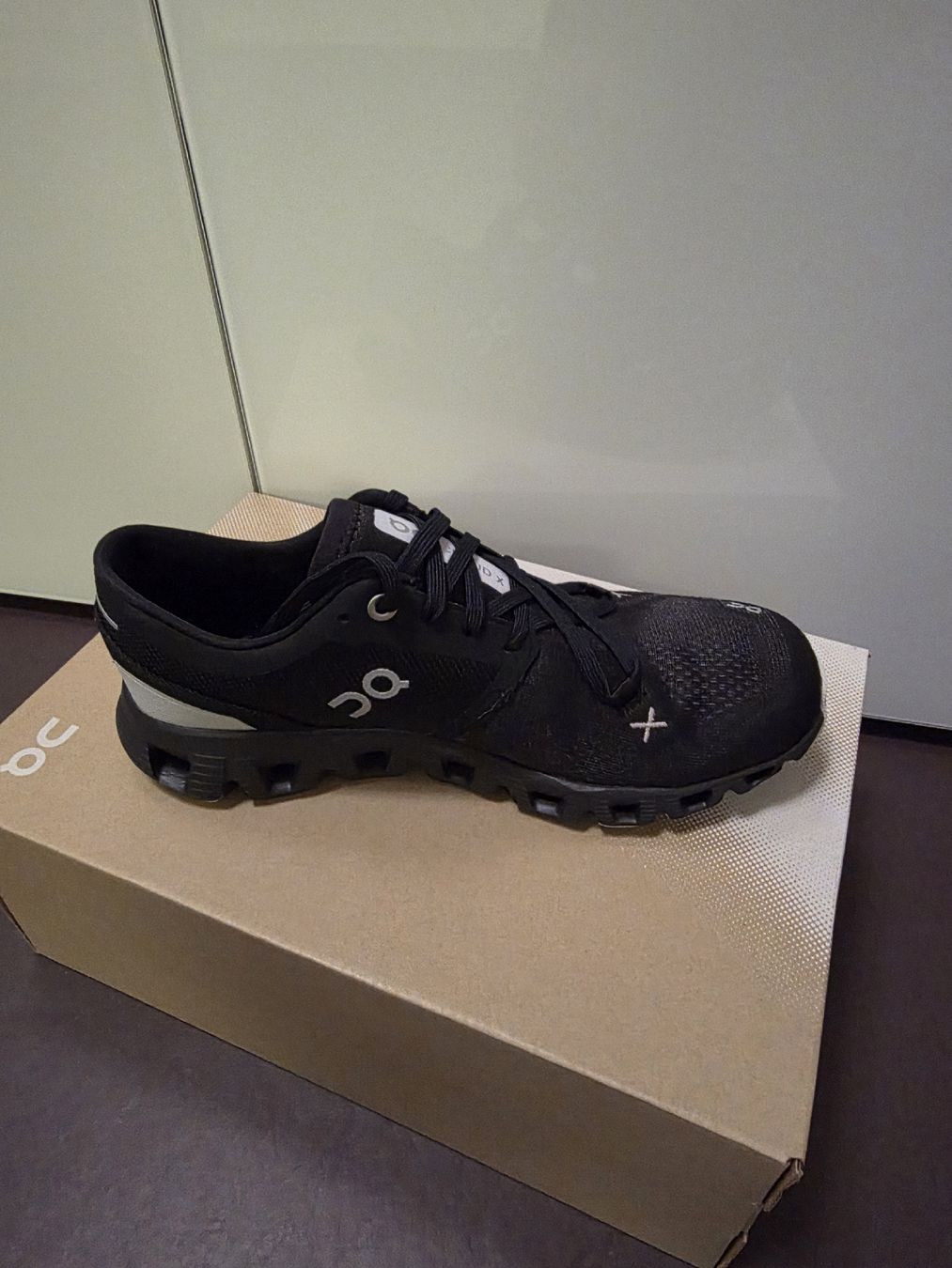 Scarpe da donna: On Cloud X, Damen Gr. 37, Schwarz, neu – Nuovo e nell'imballaggio originale da Zürich venduto da qer_2t8q 2