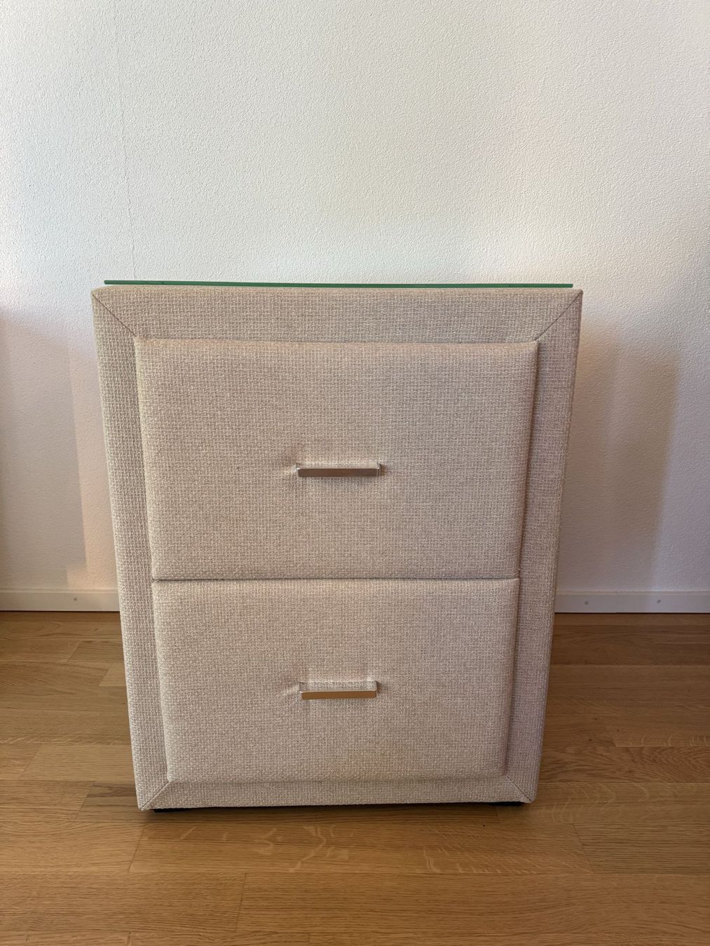 Tables de nuit: Nachttisch 2er Set mit Schubladen – D'occasion à Uster par nin_b8fl