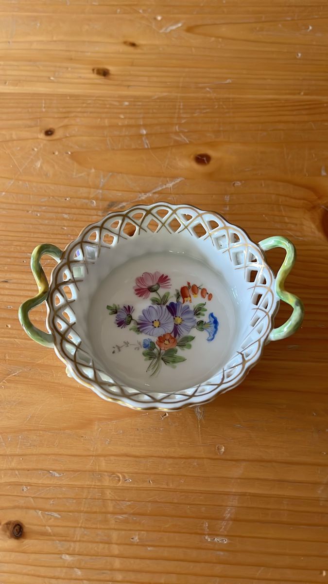 Schalen: Keramikschale mit Henkel und Blumenmotiv – Gebraucht aus Fischenthal von luc_82dg