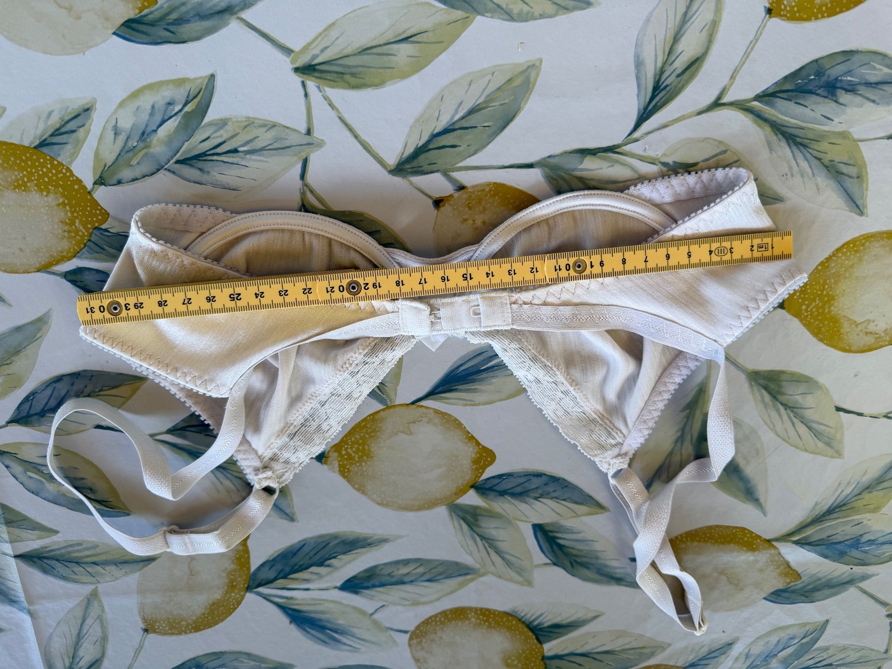 Altra biancheria intima: Wunderschöner, BH, mit Spitzen, Trägerlänge varia, Gr. 75B – Usato da Egg b. Zürich venduto da Mogli93 2