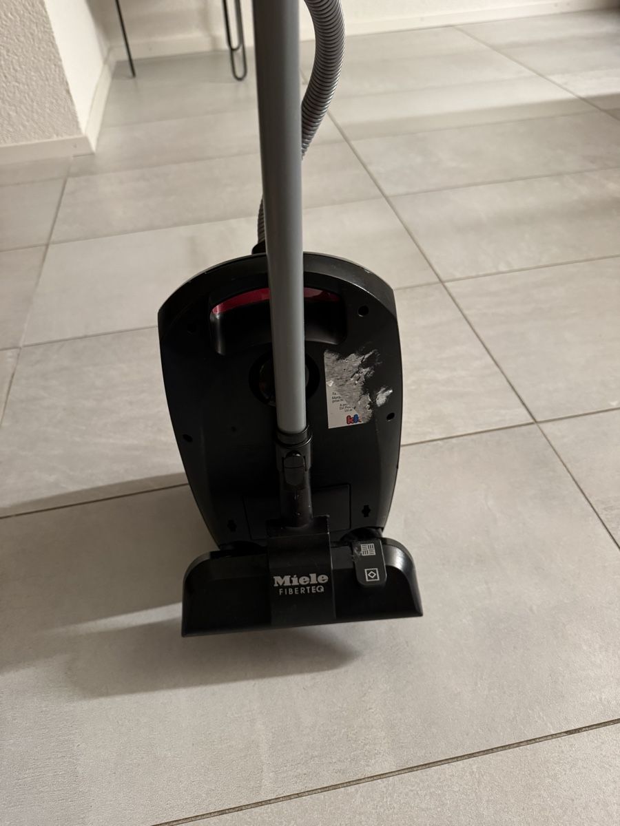 Jouets: Kinder-Staubsauger Miele gebraucht – D'occasion à Dübendorf par briegsession 1