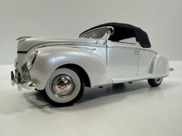 1939 Lincoln Zephyr Convertible 1:18, weiss, ROAD SIGNATURE