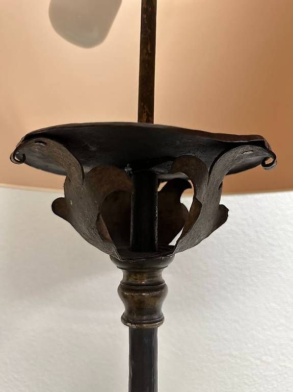 Lampade: Vintage Stehlampe aus Schmiedeeisen und Messingdetails – Usato da Obernau venduto da Arche_Noah_Brocki 5