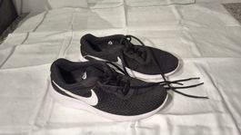 Nike Tanjun Jungen Sneaker, Schwarz, Grösse 37,5, gebraucht