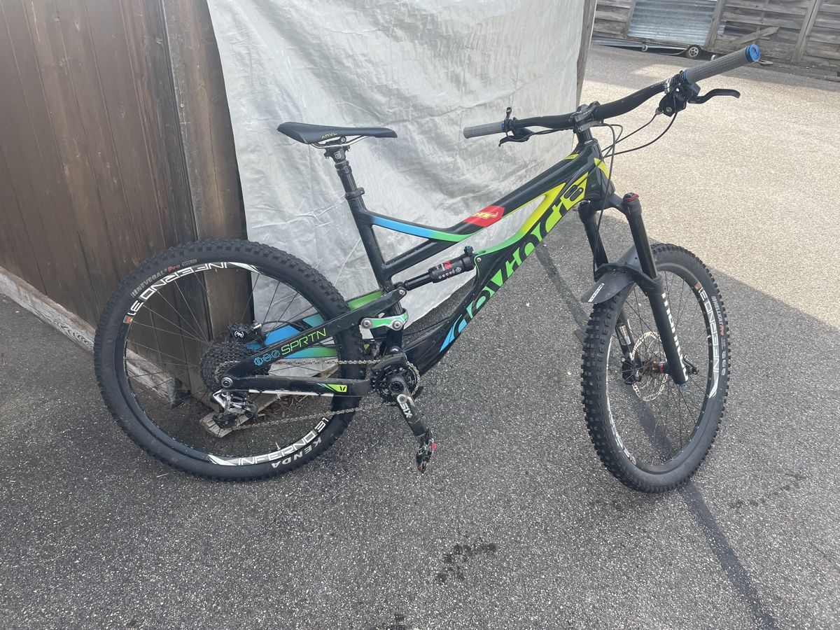 Biciclette: Devinci Spartan Carbon XL – Usato da Bubendorf venduto da Gerni