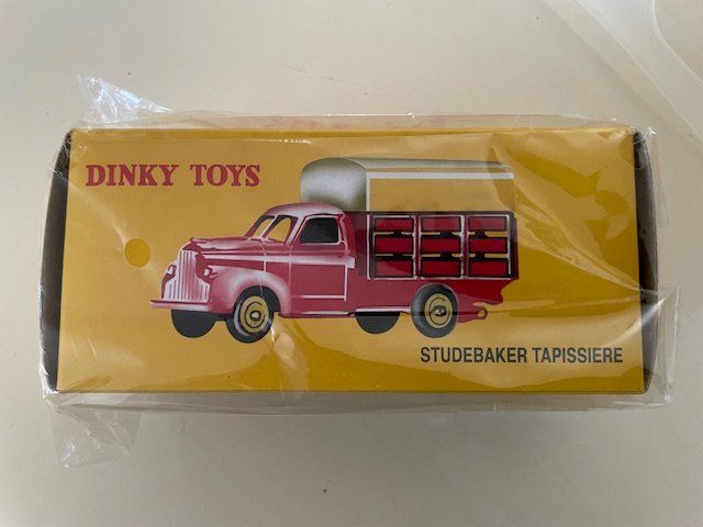Dinky Toys Modellautos: Dinky Toys Atlas Studebaker tapissière – Neu und originalverpackt aus Ursy von DK8