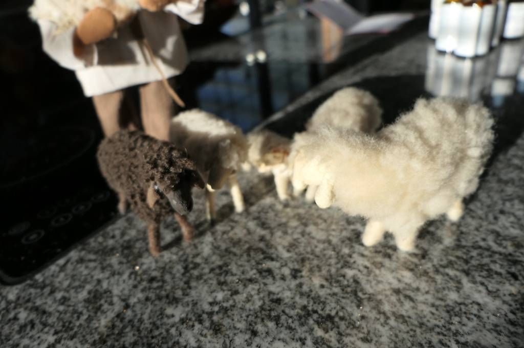 Figuren: Schwarzenburger Krippenfiguren Hirt mit Schafherde – Gebraucht aus Lenggenwil von Reto888 2
