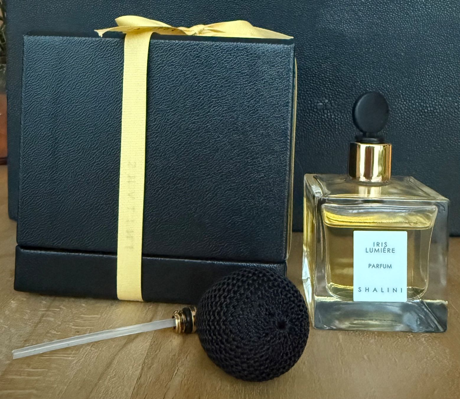 Parfums & Eau de Toilette: IRIS LUMIÈRE VON SHALINI – D'occasion à Kölliken par deleina