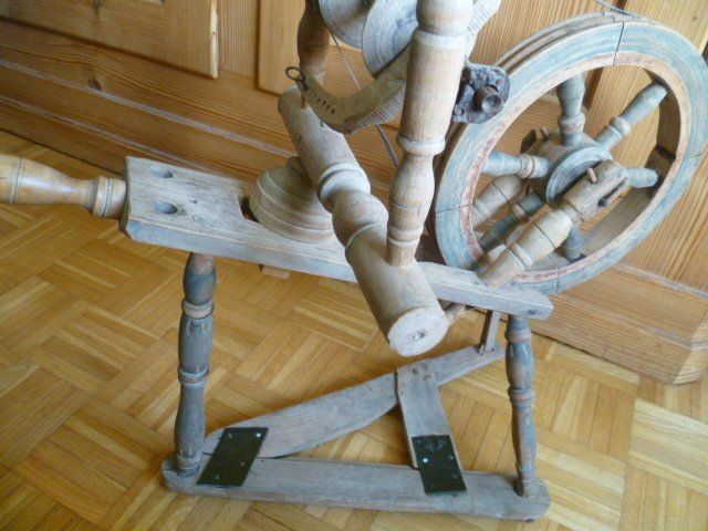 Ruote per filare: Uraltes Spinnrad als Dekoration – Usato da Effretikon venduto da Heimstudio 7