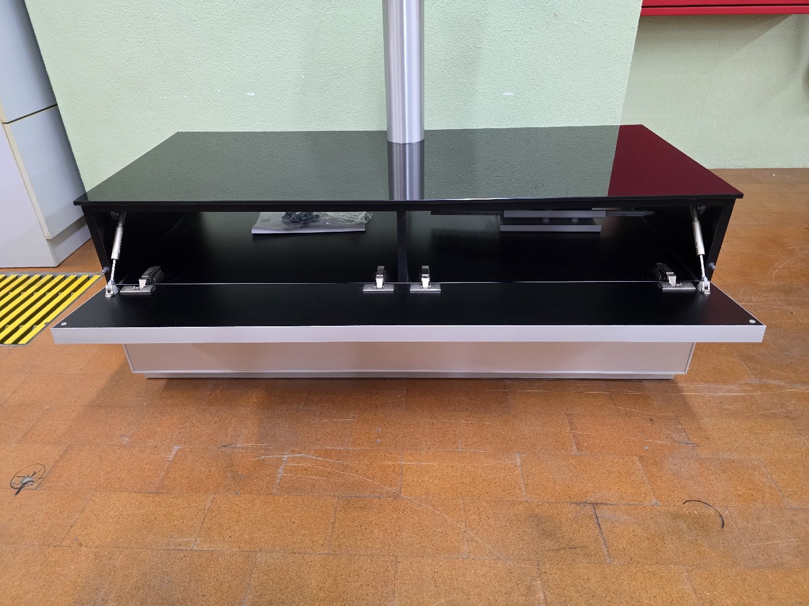 Spectral Mobili TV: Designer TV-Möbel von Spectral Catena – Usato da Lichtensteig venduto da Polsterwerk 4