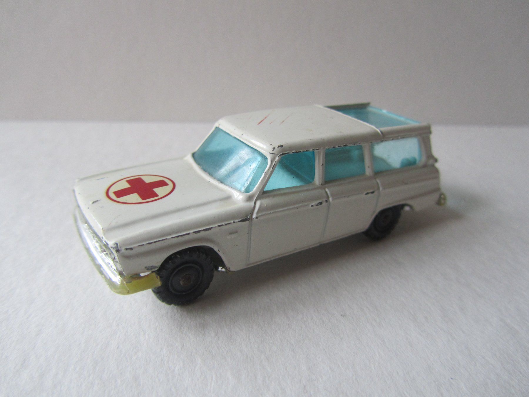 Modellini d'auto: Studebaker Wagonaire Ambulance, Husky, Nr. 30A – Usato da Weiningen ZH venduto da dietsch57