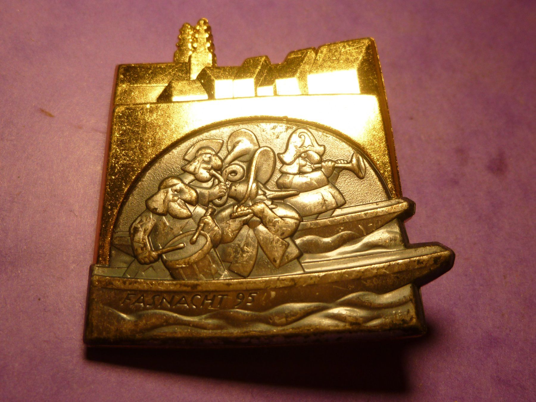 Placchette & Badge: BASEL 1995 GOLD – Usato da Ried (Muotathal) venduto da Mandarin02