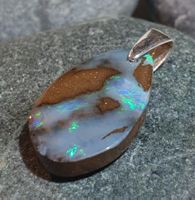 Anhänger Boulder Opal.