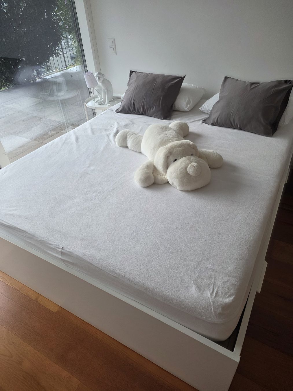 Ikea Letti: Bed Frame White with Storage Drawers Queen Size Used  – Usato da Canobbio venduto da Matteo27