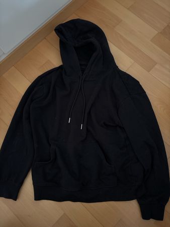 Schwarzer Basic Hoodie von H&M mit Backprint (selbstgemacht)