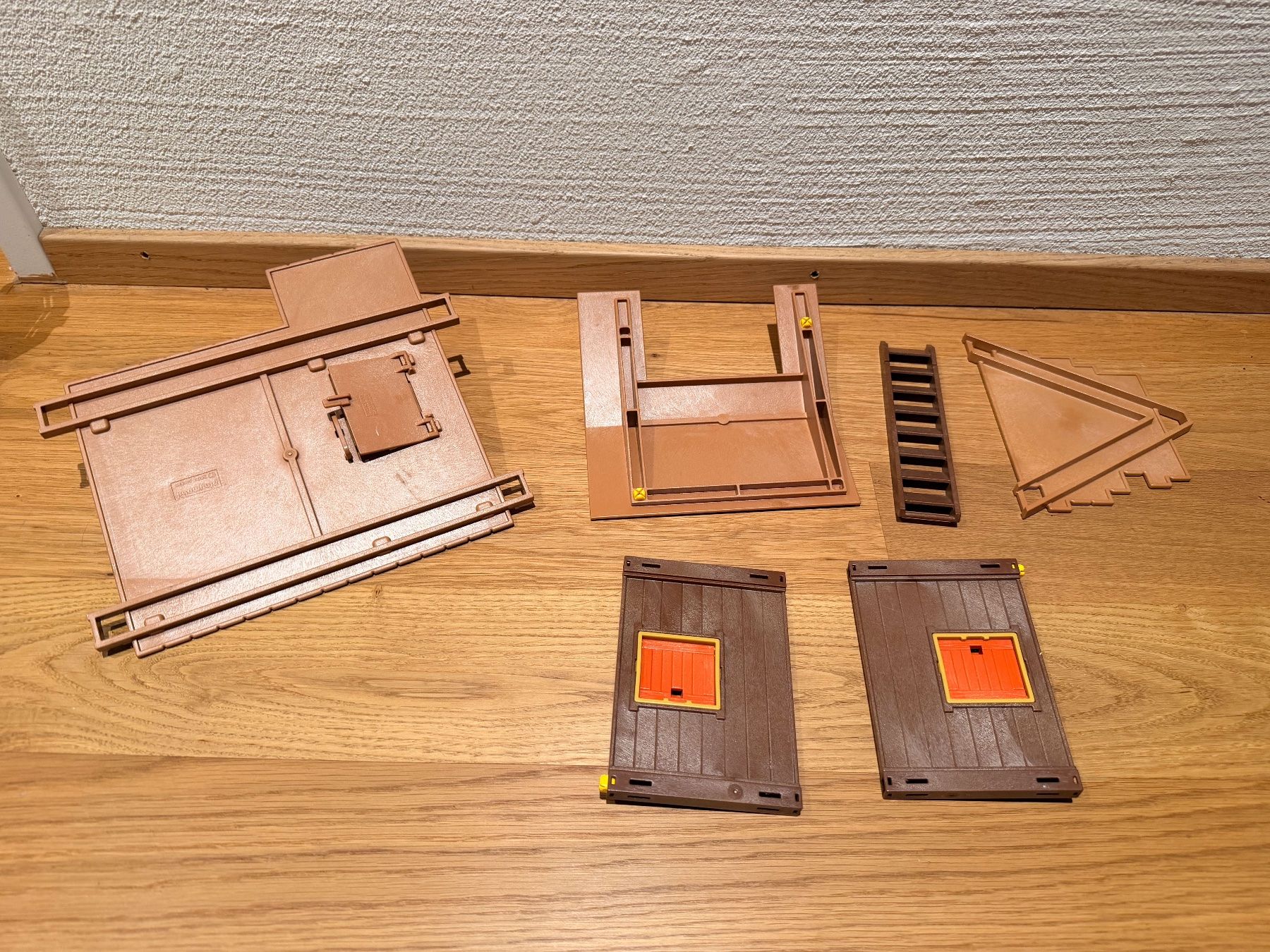 Playmobil Giocattoli: Playmobil Waldhütten Teile – Usato da Reinach BL venduto da Graphix 2