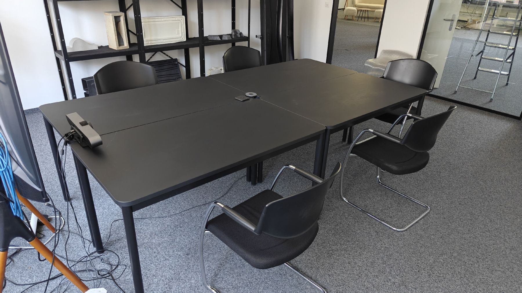 Tavoli: Office Table + sitze  – Usato da Bäretswil venduto da srobots 1