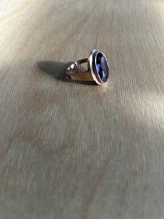 Anelli: 8 Karat Goldring mit Amethyst – Usato da Luzern venduto da lou4444 1