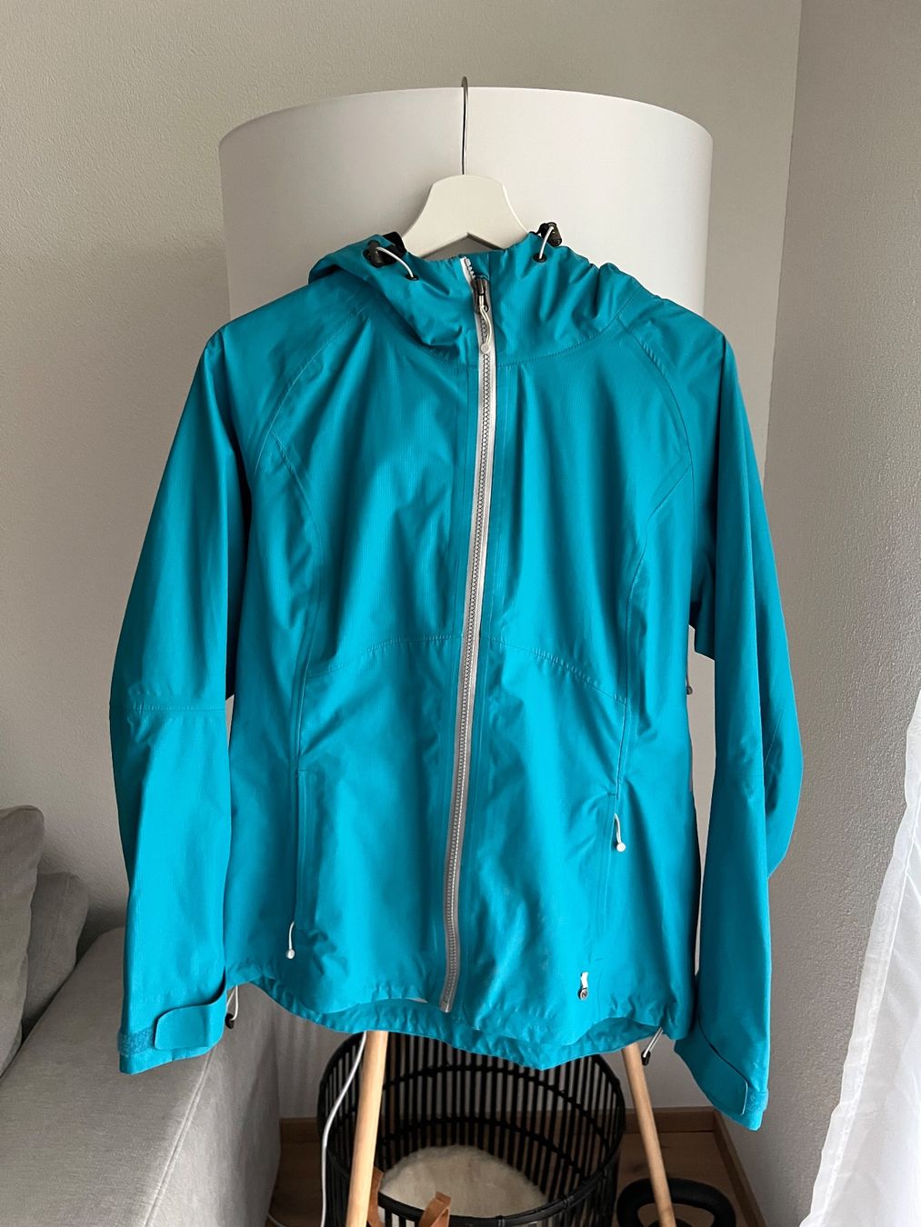 46 Nord Giacche: Regenjacke von 46N – Usato da Näfels venduto da vike17