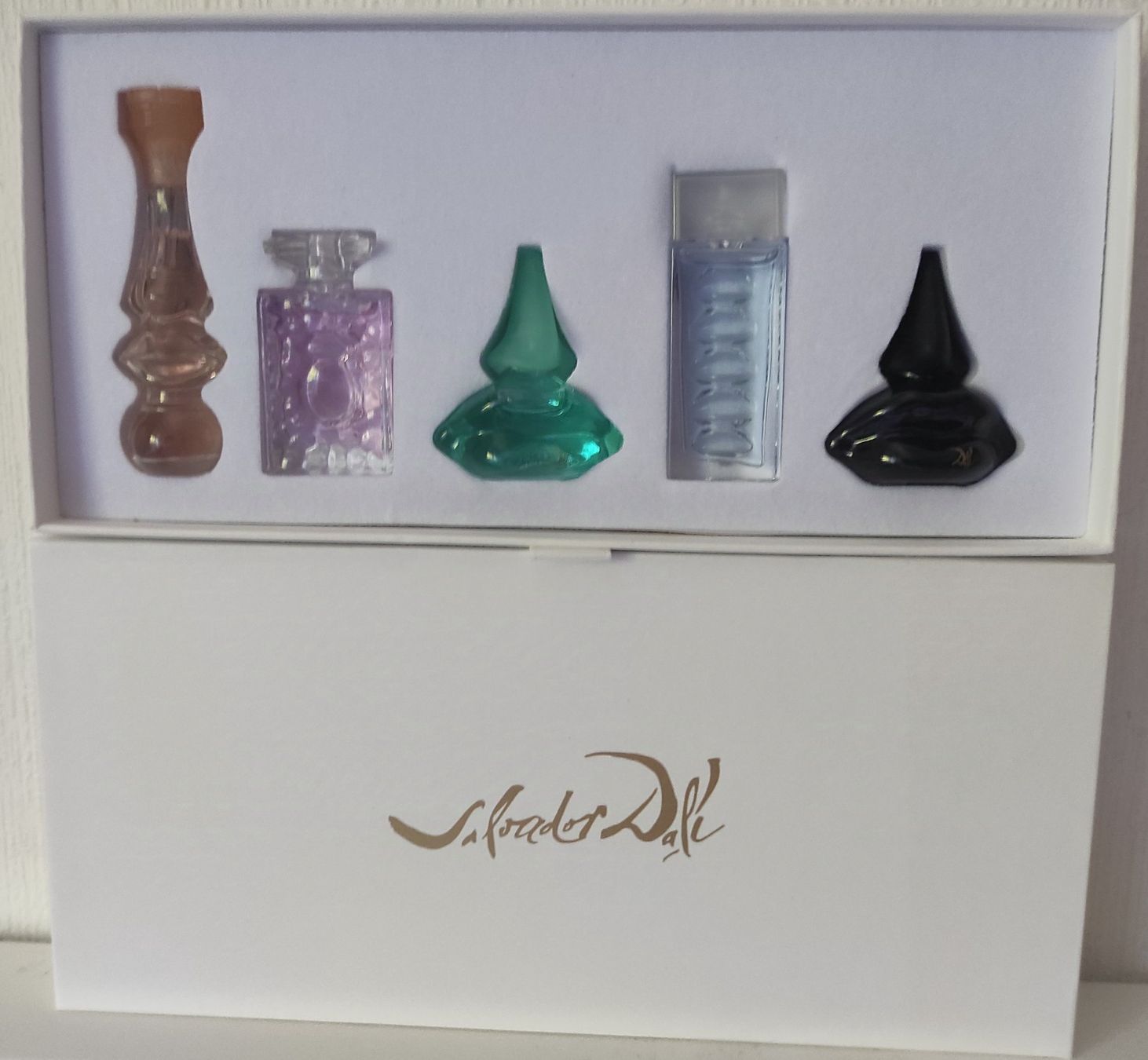 Salvador Dali Parfums & Eau de Toilette: Coffret miniatures Salvador Dali -5pcs – Neuf avec emballage d'origine à Renens VD par cla_7zv5 1