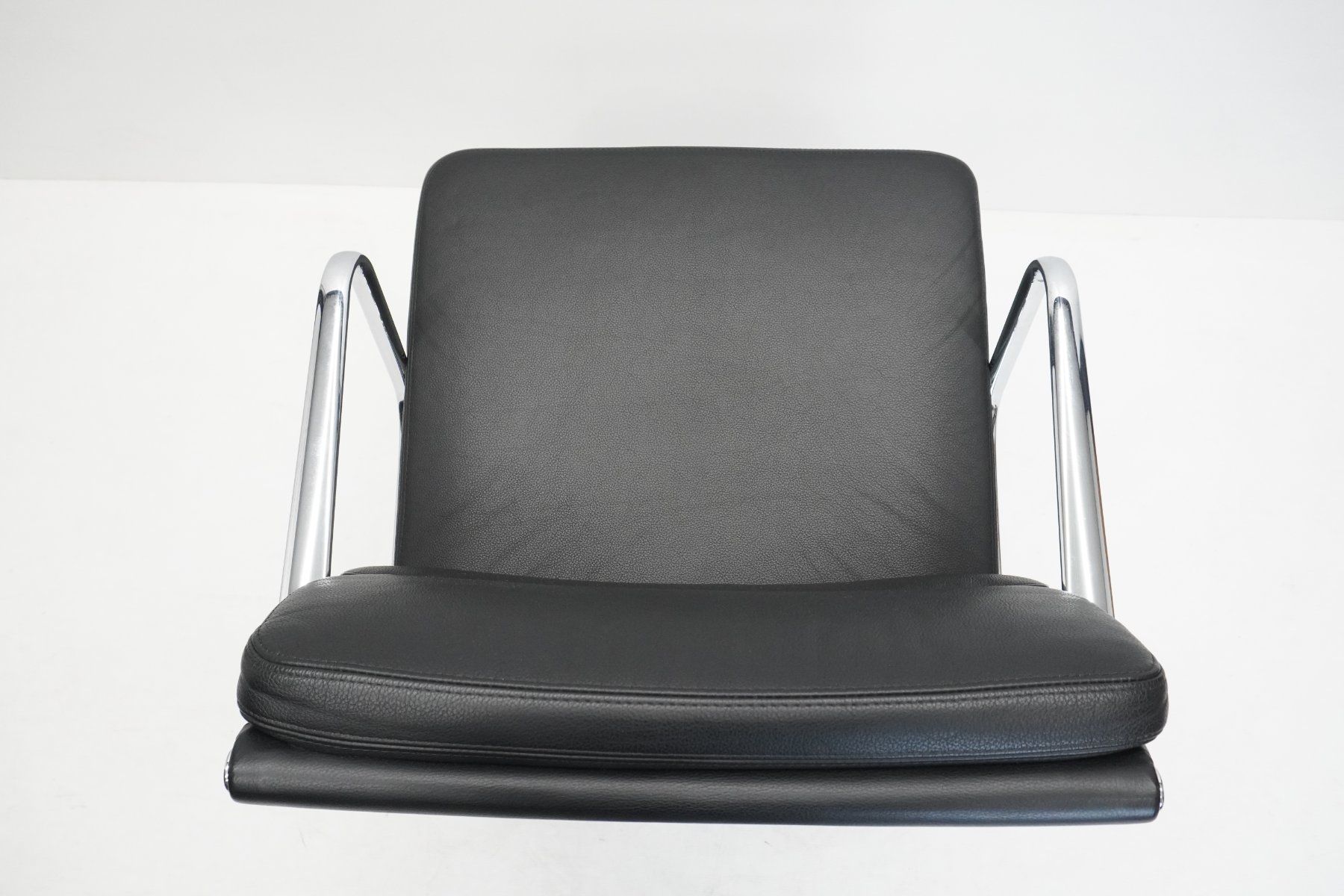Vitra Sedie: Original Vitra Eames Soft Pad EA208 Leder nero neuwertig – Usato da Bad Zurzach venduto da QLASSIQ 6