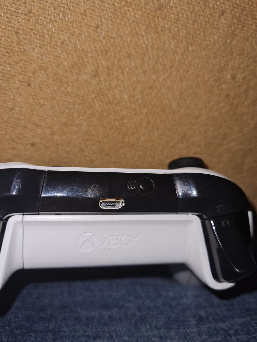 Console: Xbox One - Konsole mit Controller - Top Zustand! – Usato da Münsingen venduto da Cuci31 7