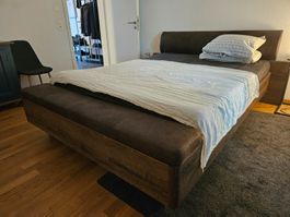 Bett mit Kopfstütze und Staufach 160 x 200cm