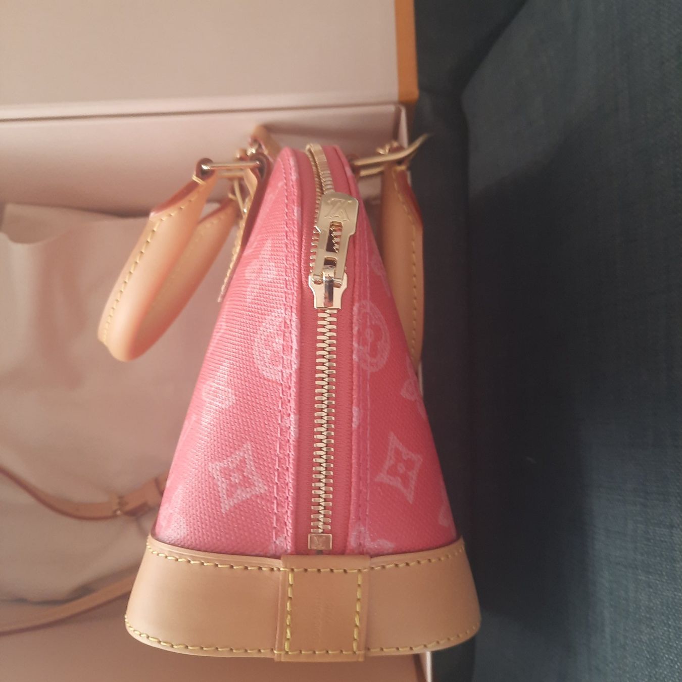 Louis Vuitton Taschen für Damen: Louis Vuitton collection 130 ans monogramme – Neu und originalverpackt aus Yverdon-les-Bains von afu_gl6j 6