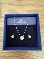 Swarovski Set  Kette und Ohrstecker in Rosa, mit Box