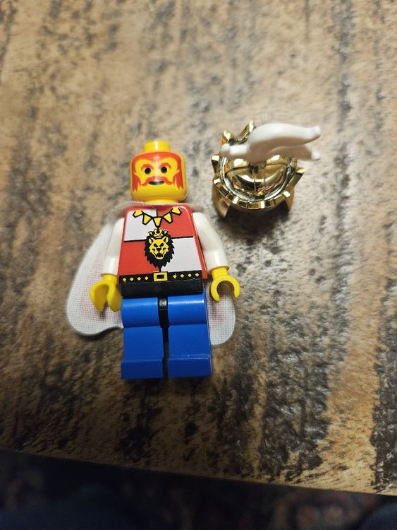 Lego Baukästen: lego figurine castle cas060 Royal Knights  (rare) – Gebraucht aus Confignon von Ecrofigs 1