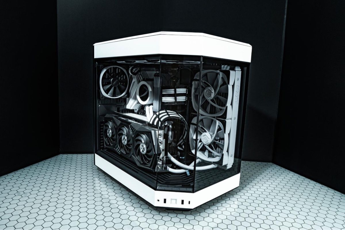 PC: Gaming PC "Arctic White" – Usato da Würenlos venduto da dailymendi