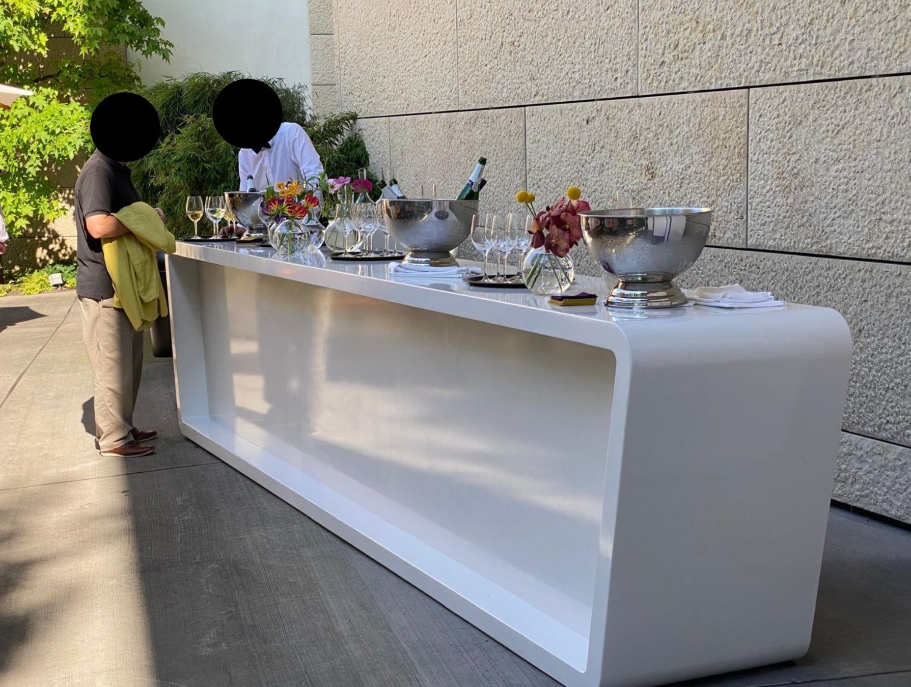 Allestimento di negozi e stand fieristici: Hochglanz Bar weiss – Usato da Zürich venduto da Mike3000