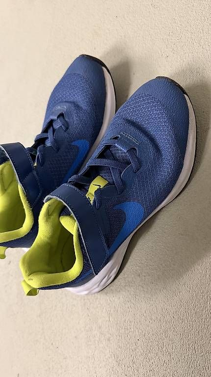 Scarpe per ragazzi: Nike Kinder Schuhe Gr.34 – Usato da Pfäffikon ZH venduto da Ekgv