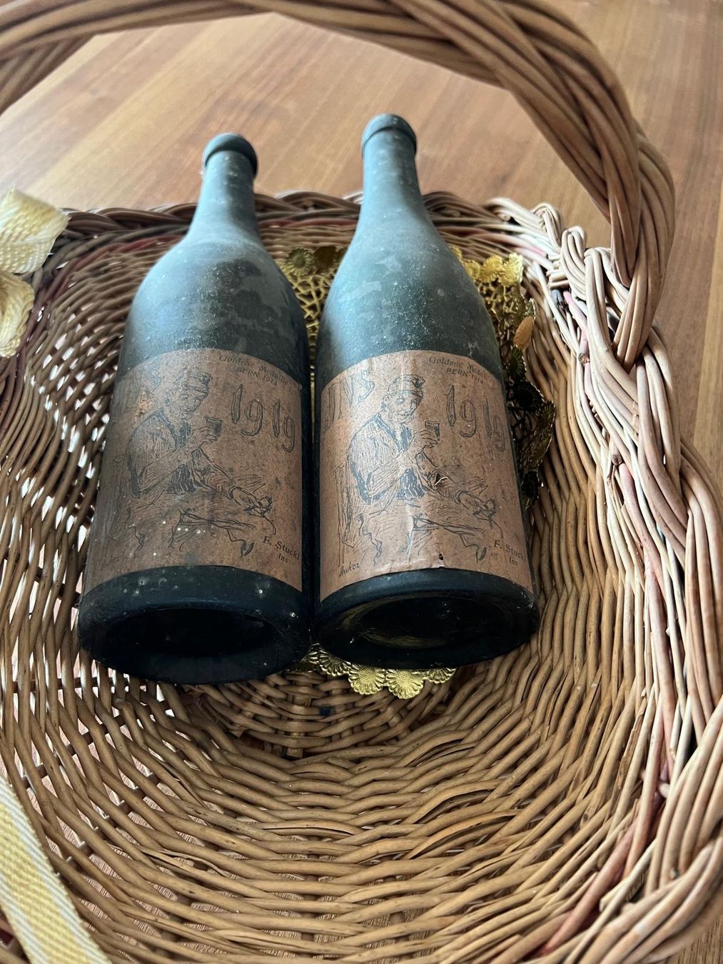 Vino: Wein 1919 Etikette bemalt von Albert Anker – Usato da Nidau venduto da Darkpooh