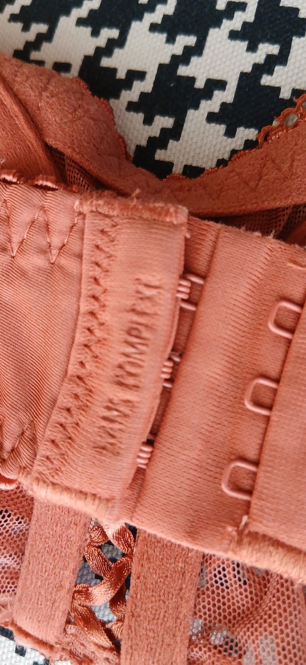 Altra biancheria intima: soutient gorge, brassière – Usato da Montcherand venduto da petiteoune75 3