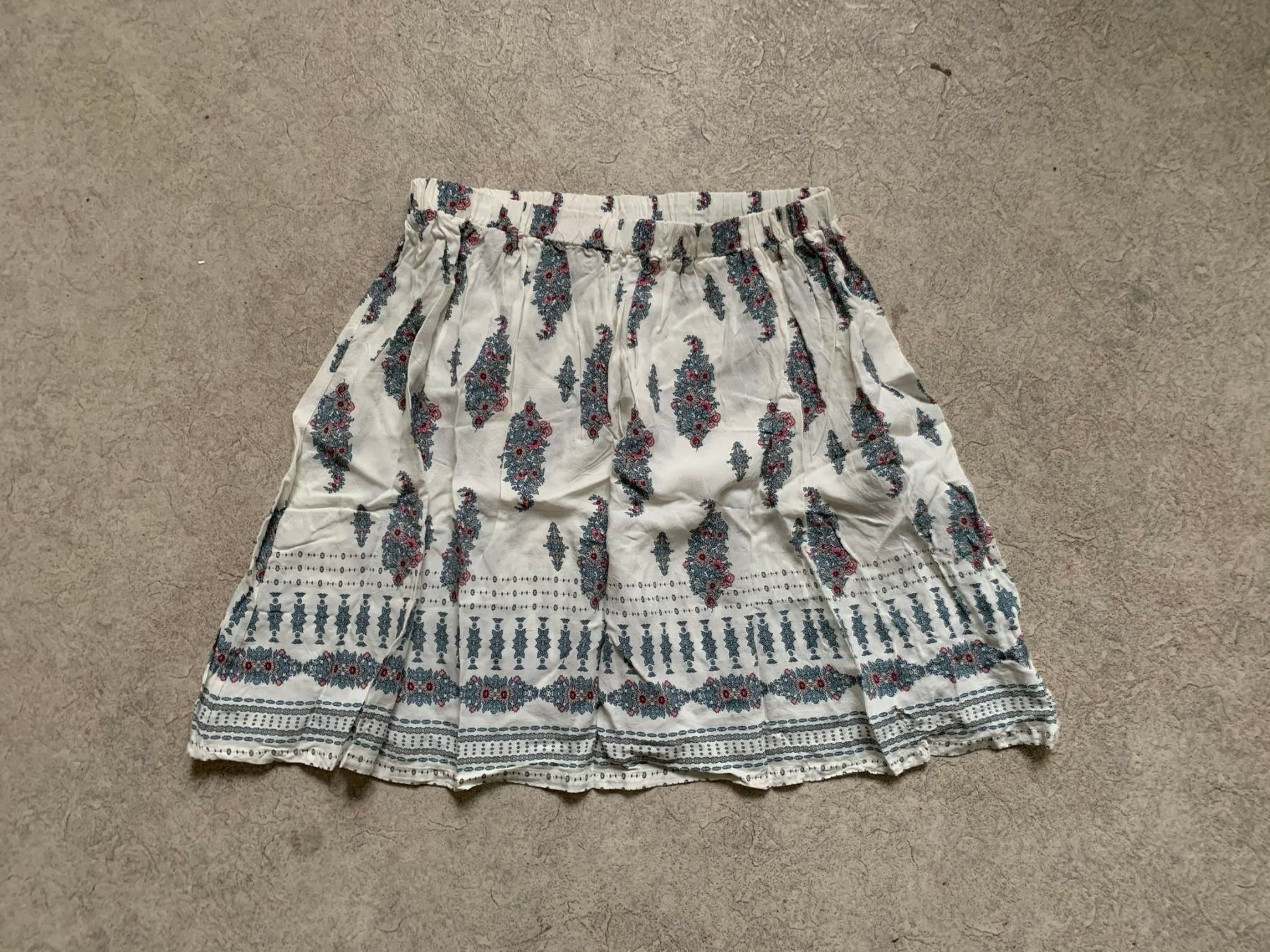 La Redoute Gonne: LA REDOUTE - Boho Rock weiss gemustert XS – Usato da Zürich venduto da Diazaio