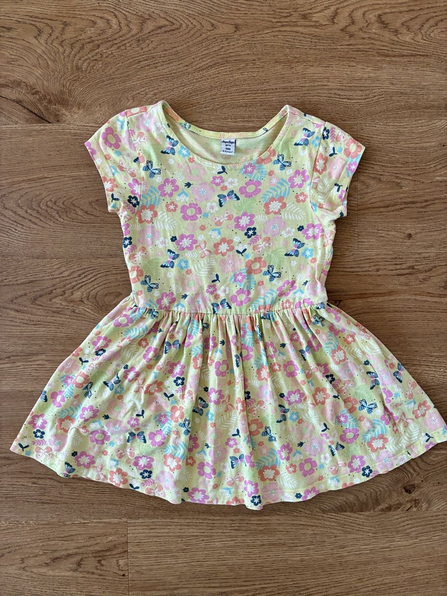 Vestiti & Gonne: Sommerliches Mädchen Kleid/ Röckli Grösse 110 – Usato da Witterswil venduto da Livee