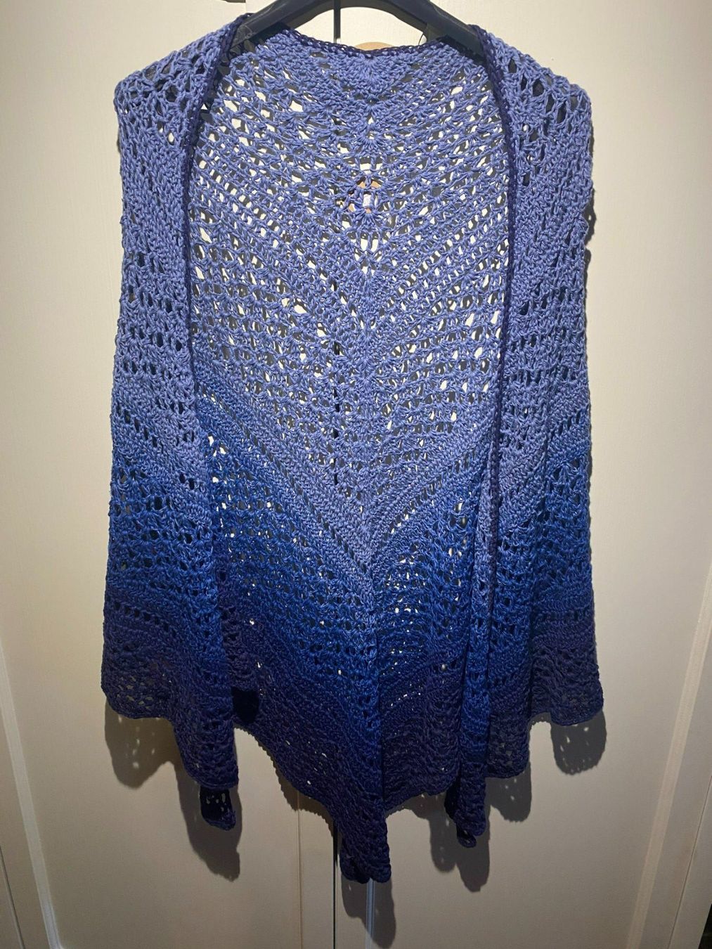 Foulard & Sciarpe: DREIECKSTUCH HANDGESTRICKT BLAU – Nuovo e nell'imballaggio originale da Meienried venduto da ManuelaBoutique 2