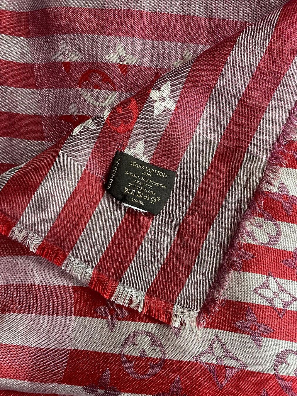 Louis Vuitton Foulard & Sciarpe: Original Louis Vuitton Monogram Tuch rot weiss – Usato da Basel venduto da tigerchen60 3