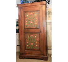 Grosser, massiver Bauernschrank aus Holz, guter Zustand!
