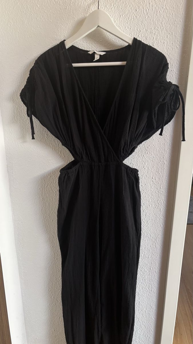 Jumpsuits: Schwarzer Jumpsuit mit Cut-Outs  – Neuf (Voir description) à Roggwil BE par R..