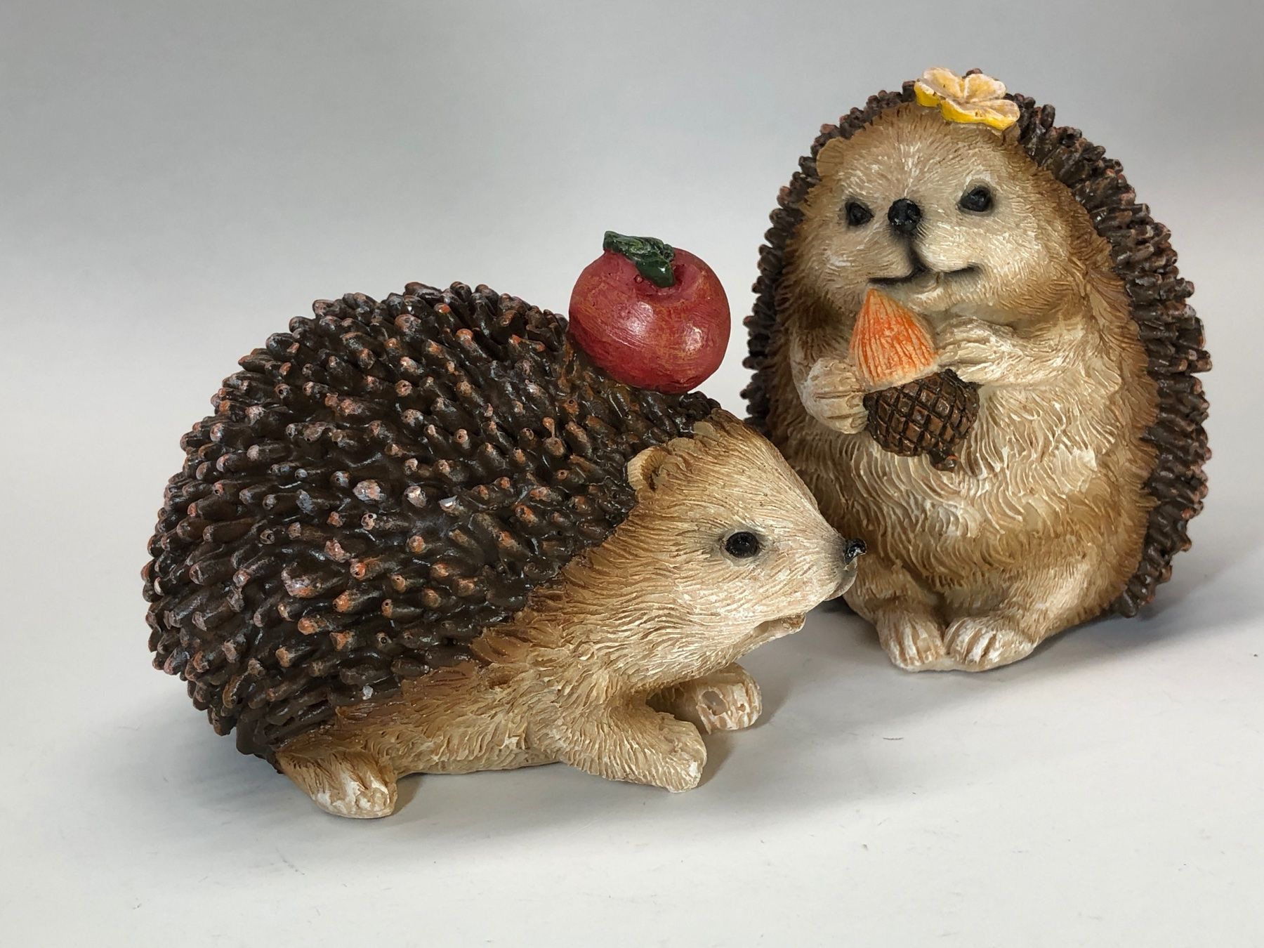 Statuette: Igel Paar / Polyresin - ca. 9 und 7cm hoch – Nuovo (secondo la descrizione) da Bergdietikon venduto da Garak 3