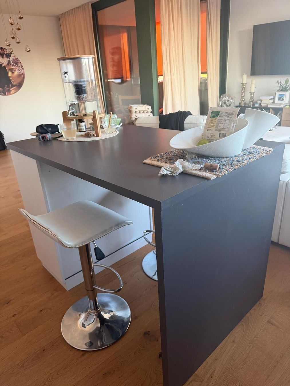 Tischset: Modernes Bartisch-Set (Anthrazit) & 2 Barhocker – Gebraucht aus Siebnen von sta_x7zz 1