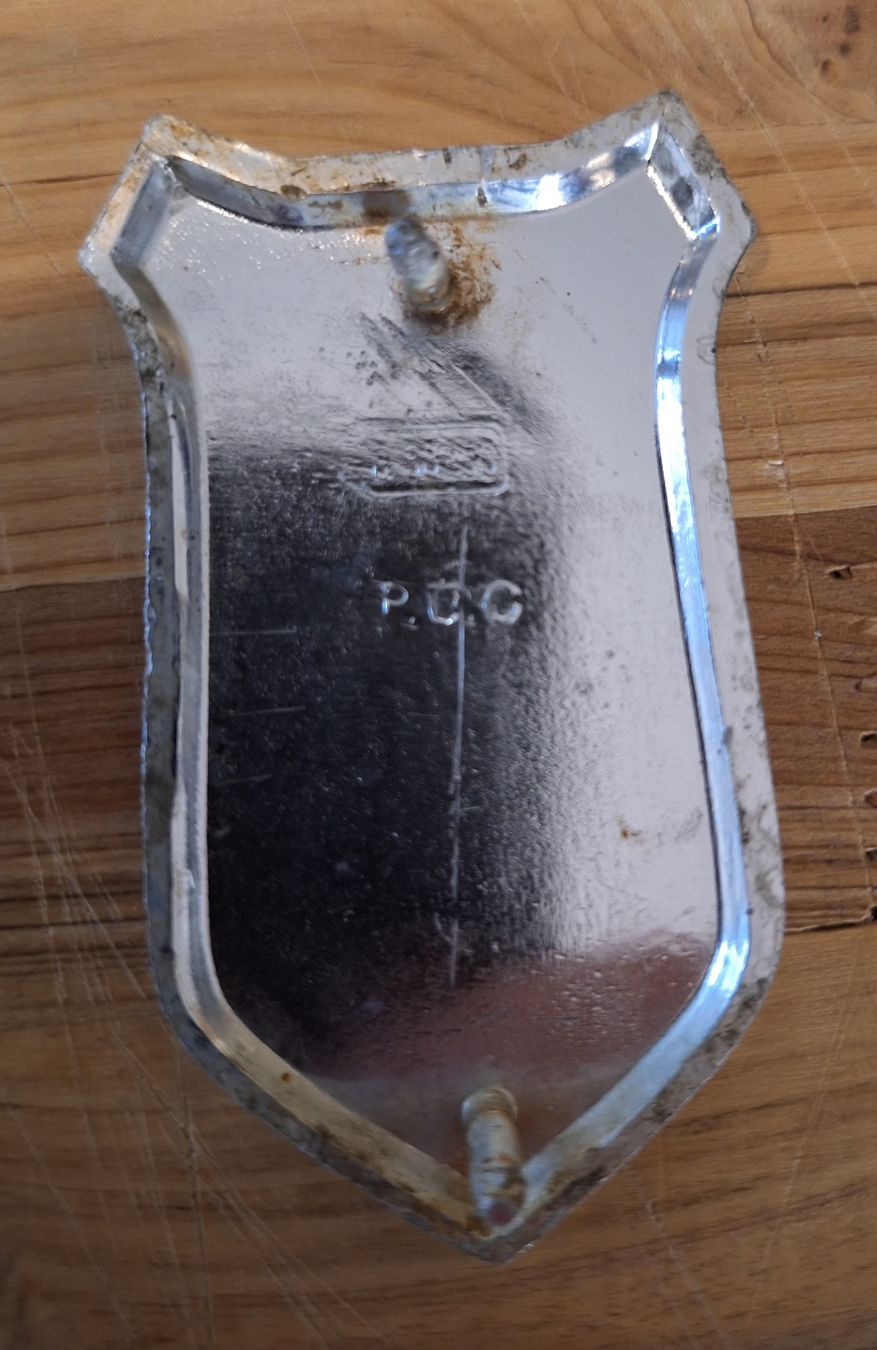 Ford Tutti pezzi di ricambio auto: Ford 1600 Embleme – Usato da Triesen venduto da BLACKSHEEP75 1