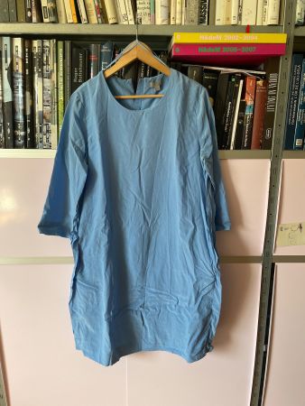 Seidenkleid der Marke COS in Grösse 44